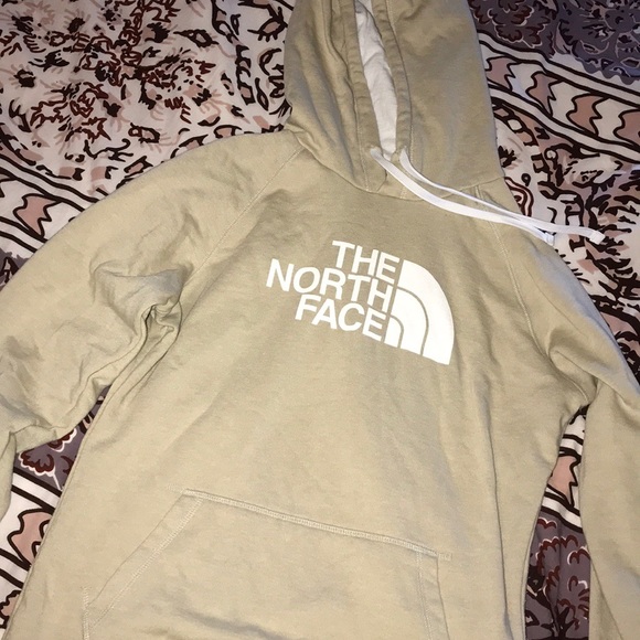 tan north face sweatshirt